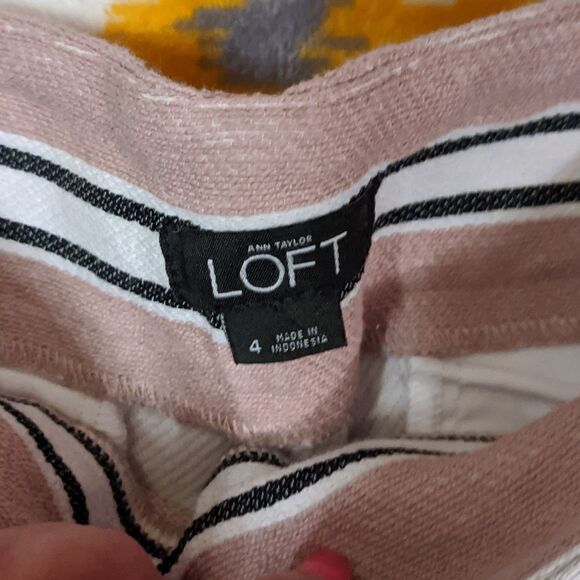 Size 4 Ann Taylor Loft striped side zip high waist shorts - Picture 2 of 4